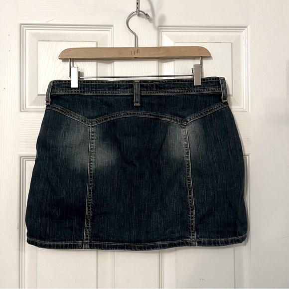 Gap Faded Distressed Denim Mini Skirt Sz 8 - Picture 2 of 5